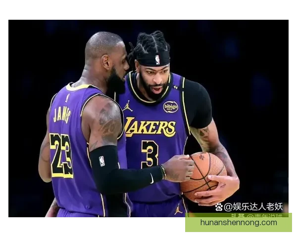 2012年湖人对阵尼克斯的经典之夜与时代交锋篮球传奇瞬间